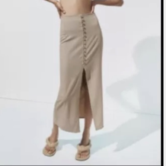ZARA STRETCH ECRU
SLIT Button Straight Khaki Linen
SKIRT MIDI RARE - Picture 2 of 7